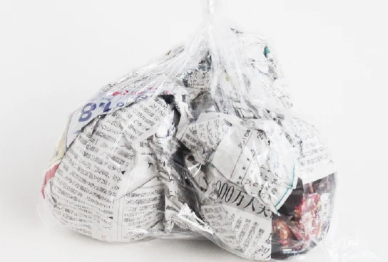 袋の口をしっかり閉じます