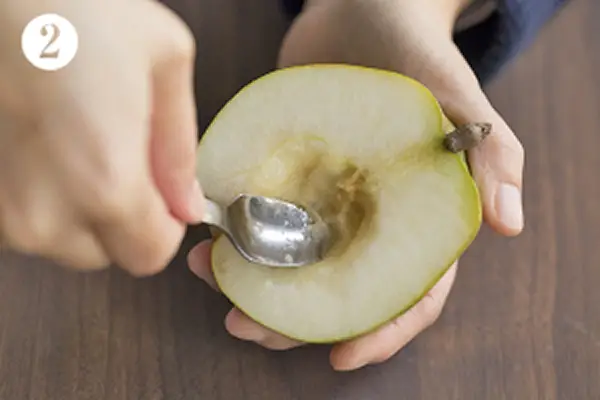 手を汚さないラ・フランスの食べ方2