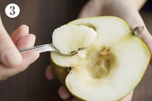 手を汚さないラ・フランスの食べ方3