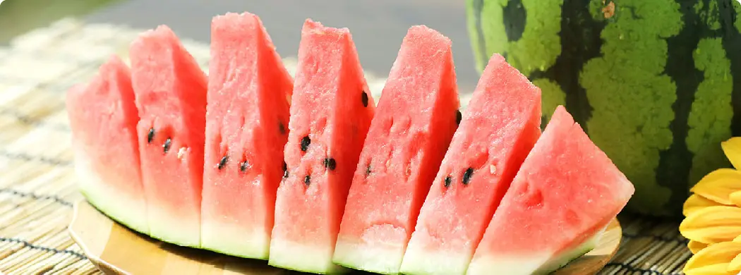 カットしたすいかの写真