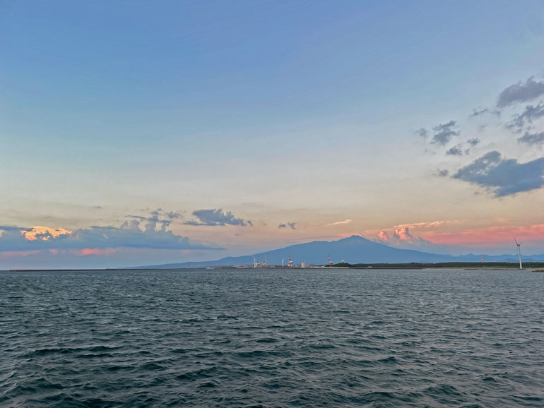 酒田港　鳥海山　日本海